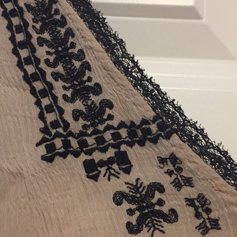 🎉HP!!🎉 Sheer & lacy embroidered Urban Outfitters tank!! - Picture 3 of 6